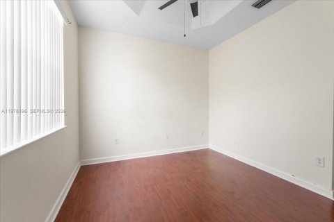 Townhouse in Cutler Bay, Florida 3 bedrooms, 123.1 sq.m. № 2042039 - photo 18