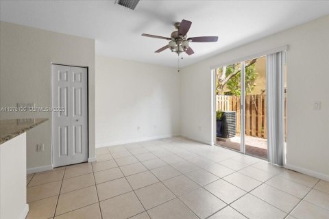 Townhouse in Cutler Bay, Florida 3 bedrooms, 123.1 sq.m. № 2042039 - photo 13