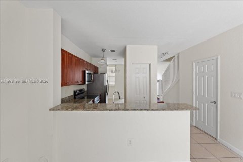 Townhouse in Cutler Bay, Florida 3 bedrooms, 123.1 sq.m. № 2042039 - photo 11