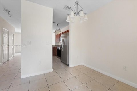 Townhouse in Cutler Bay, Florida 3 bedrooms, 123.1 sq.m. № 2042039 - photo 8