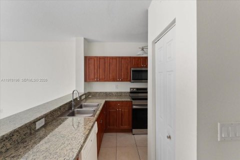 Townhouse in Cutler Bay, Florida 3 bedrooms, 123.1 sq.m. № 2042039 - photo 10