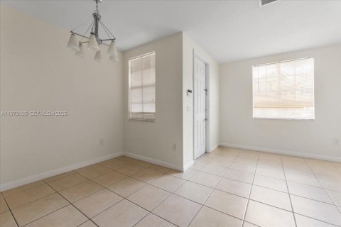 Townhouse in Cutler Bay, Florida 3 bedrooms, 123.1 sq.m. № 2042039 - photo 7