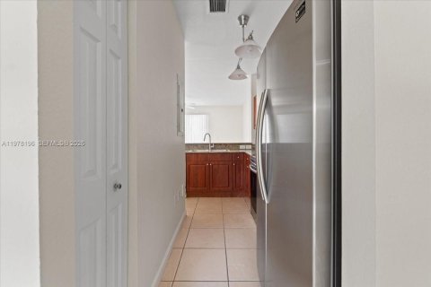 Townhouse in Cutler Bay, Florida 3 bedrooms, 123.1 sq.m. № 2042039 - photo 9