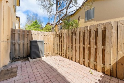 Townhouse in Cutler Bay, Florida 3 bedrooms, 123.1 sq.m. № 2042039 - photo 26