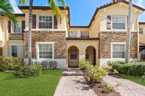 Townhouse in Cutler Bay, Florida 3 bedrooms, 123.1 sq.m. № 2042039