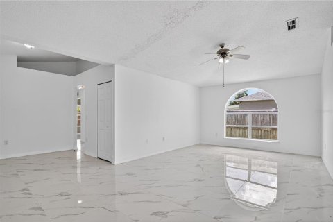 House in Kissimmee, Florida 4 bedrooms, 193.98 sq.m. № 2156114 - photo 12