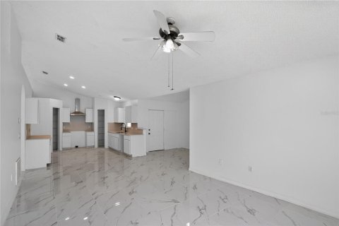 House in Kissimmee, Florida 4 bedrooms, 193.98 sq.m. № 2156114 - photo 5