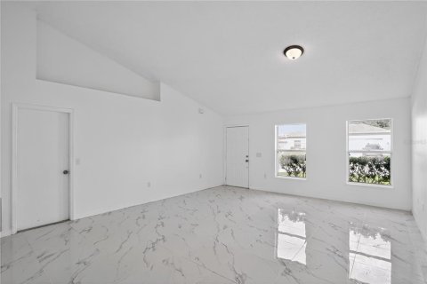 House in Kissimmee, Florida 4 bedrooms, 193.98 sq.m. № 2156114 - photo 11