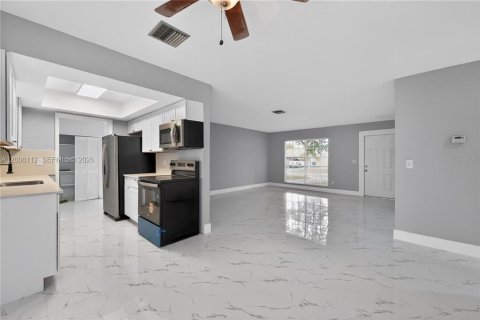 House in Kissimmee, Florida 4 bedrooms, 193.98 sq.m. № 2156114 - photo 28
