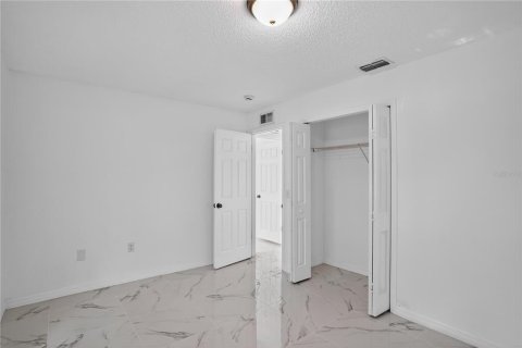 House in Kissimmee, Florida 4 bedrooms, 193.98 sq.m. № 2156114 - photo 14