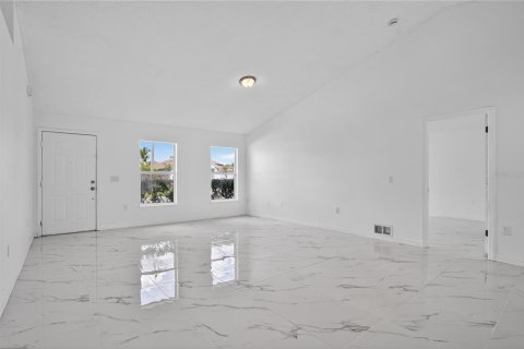 House in Kissimmee, Florida 4 bedrooms, 193.98 sq.m. № 2156114 - photo 13