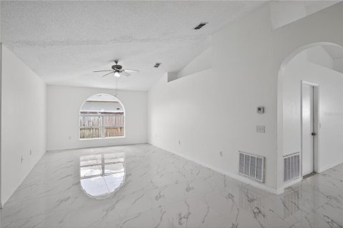 House in Kissimmee, Florida 4 bedrooms, 193.98 sq.m. № 2156114 - photo 4