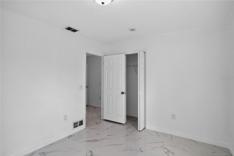 House in Kissimmee, Florida 4 bedrooms, 193.98 sq.m. № 2156114 - photo 15
