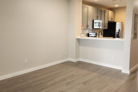 Townhouse in Orlando, Florida 2 bedrooms, 91.69 sq.m. № 1911992 - photo 12