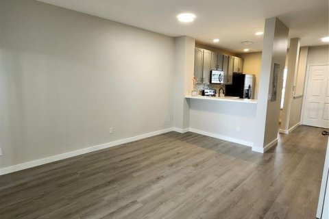 Townhouse in Orlando, Florida 2 bedrooms, 91.69 sq.m. № 1911992 - photo 11