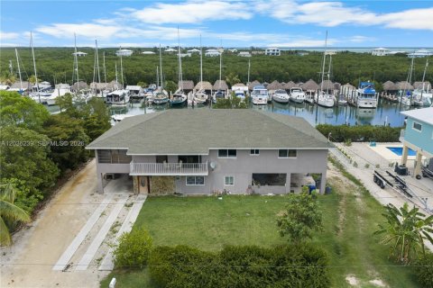 Villa ou maison à vendre à Marathon, Floride: 4 chambres, 275.36 m2 № 2084253 - photo 1