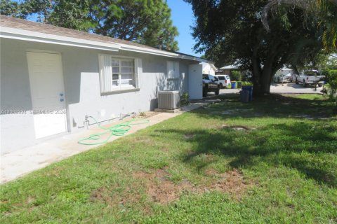 House in Stuart, Florida 2 bedrooms, 78.97 sq.m. № 2384586 - photo 12