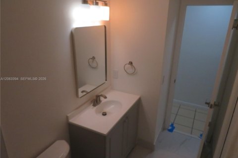 House in Stuart, Florida 2 bedrooms, 78.97 sq.m. № 2384586 - photo 4