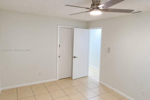 House in Stuart, Florida 2 bedrooms, 78.97 sq.m. № 2384586 - photo 8