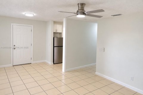 House in Stuart, Florida 2 bedrooms, 78.97 sq.m. № 2384586 - photo 7