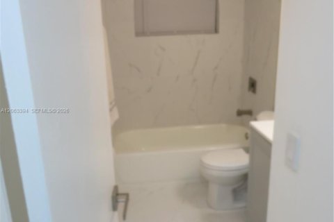 House in Stuart, Florida 2 bedrooms, 78.97 sq.m. № 2384586 - photo 3