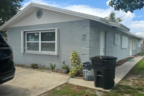 House in Stuart, Florida 2 bedrooms, 78.97 sq.m. № 2384586
