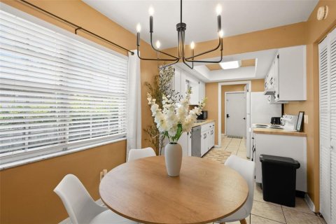 Appartement à louer à Brandon, Floride: 2 chambres, 80.55 m2 № 2415276 - photo 6