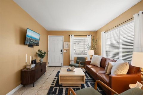 Appartement à louer à Brandon, Floride: 2 chambres, 80.55 m2 № 2415276 - photo 3
