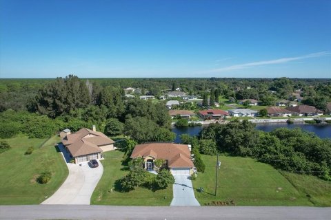 Villa ou maison à vendre à North Port, Floride: 3 chambres, 168.52 m2 № 2309055 - photo 9
