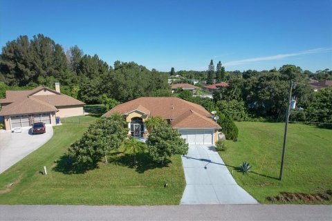 Villa ou maison à vendre à North Port, Floride: 3 chambres, 168.52 m2 № 2309055 - photo 3