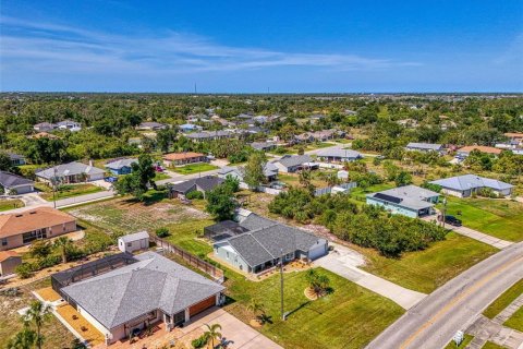 House in Englewood, Florida 2 bedrooms, 163.79 sq.m. № 1736244 - photo 3