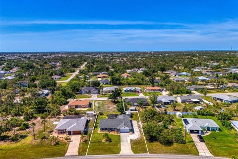 House in Englewood, Florida 2 bedrooms, 163.79 sq.m. № 1736244 - photo 2
