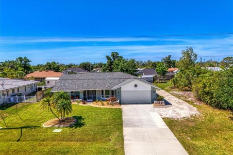 House in Englewood, Florida 2 bedrooms, 163.79 sq.m. № 1736244 - photo 1