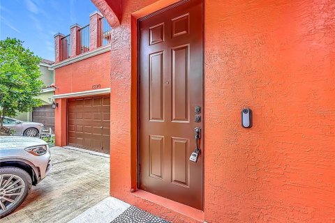 House in Miramar, Florida 3 bedrooms, 204.85 sq.m. № 1847476 - photo 6