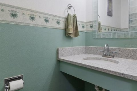 Condo in Saint Petersburg, Florida, 2 bedrooms  № 1642375 - photo 13