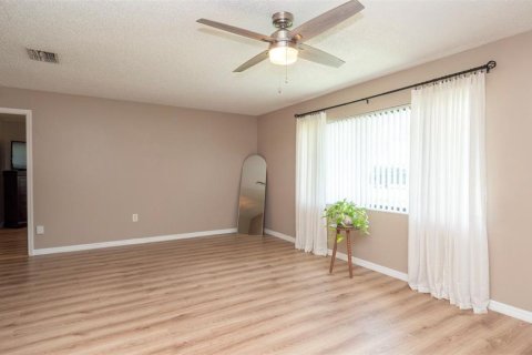 Casa en venta en Spring Hill, Florida, 2 dormitorios, 149.76 m2 № 1856195 - foto 5