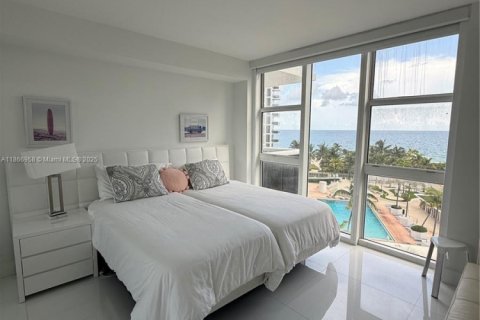 Apartment in Bal Harbour, Florida 2 bedrooms, 98.1 sq.m. № 1896464 - photo 8
