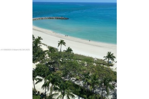 Apartment in Bal Harbour, Florida 2 bedrooms, 98.1 sq.m. № 1896464 - photo 2
