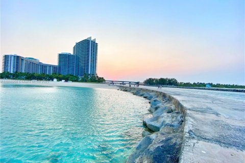 Apartment in Bal Harbour, Florida 2 bedrooms, 98.1 sq.m. № 1896464 - photo 13