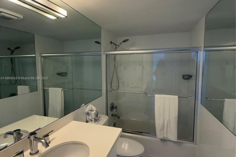 Apartment in Bal Harbour, Florida 2 bedrooms, 98.1 sq.m. № 1896464 - photo 12