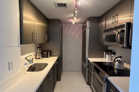 Apartment in Bal Harbour, Florida 2 bedrooms, 98.1 sq.m. № 1896464 - photo 7