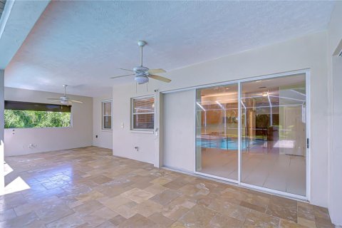 Casa en venta en Brandon, Florida, 4 dormitorios, 380.43 m2 № 1899267 - foto 7