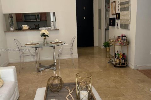 Condominio en venta en Aventura, Florida, 2 dormitorios, 96.9 m2 № 1820189 - foto 2