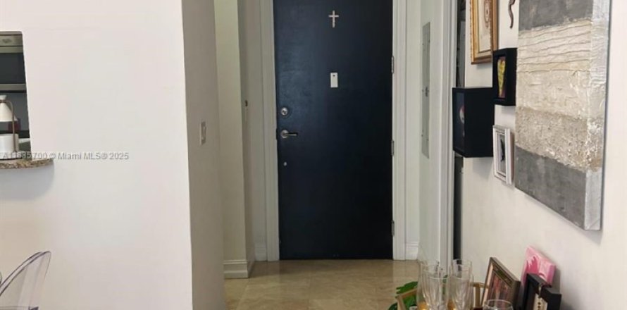 Condominio en Aventura, Florida, 2 dormitorios  № 1820189