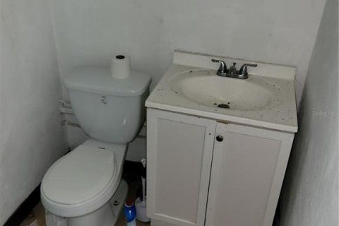 Propiedad comercial en alquiler en Saint Petersburg, Florida, 832.22 m2 № 1540412 - foto 6
