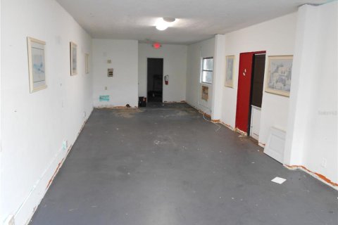 Propiedad comercial en alquiler en Saint Petersburg, Florida, 832.22 m2 № 1540412 - foto 3