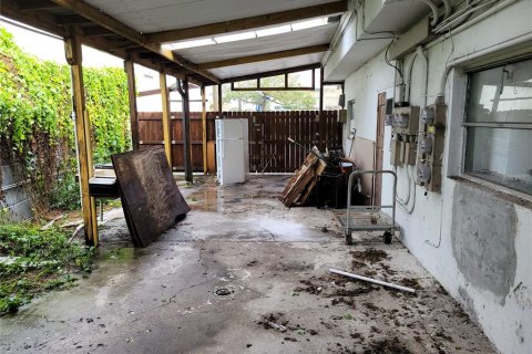 Propiedad comercial en alquiler en Saint Petersburg, Florida, 832.22 m2 № 1540412 - foto 10