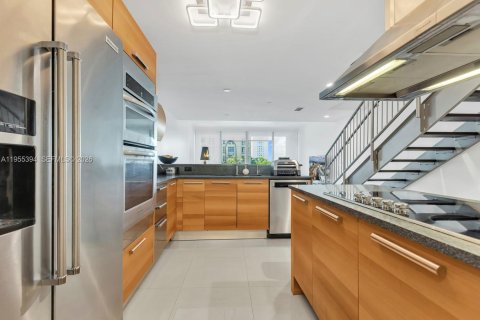 Condo in Aventura, Florida, 2 bedrooms  № 2009548 - photo 10