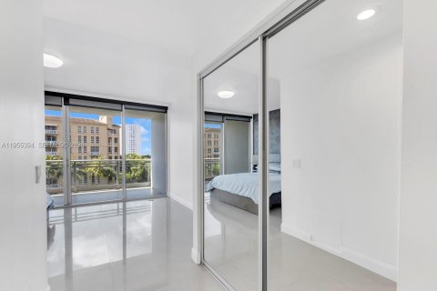 Condo in Aventura, Florida, 2 bedrooms  № 2009548 - photo 25