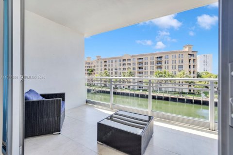Condo in Aventura, Florida, 2 bedrooms  № 2009548 - photo 2